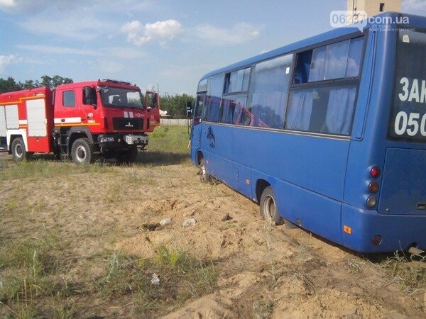 Автобус из Новогродовки застрял в песках Лиманского района, фото-1