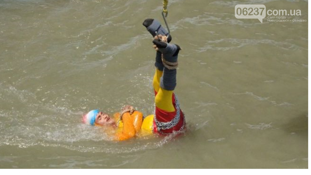В Индии спасатели обнаружили тело фокусника, который попытался повторить трюк Гудини, фото-1