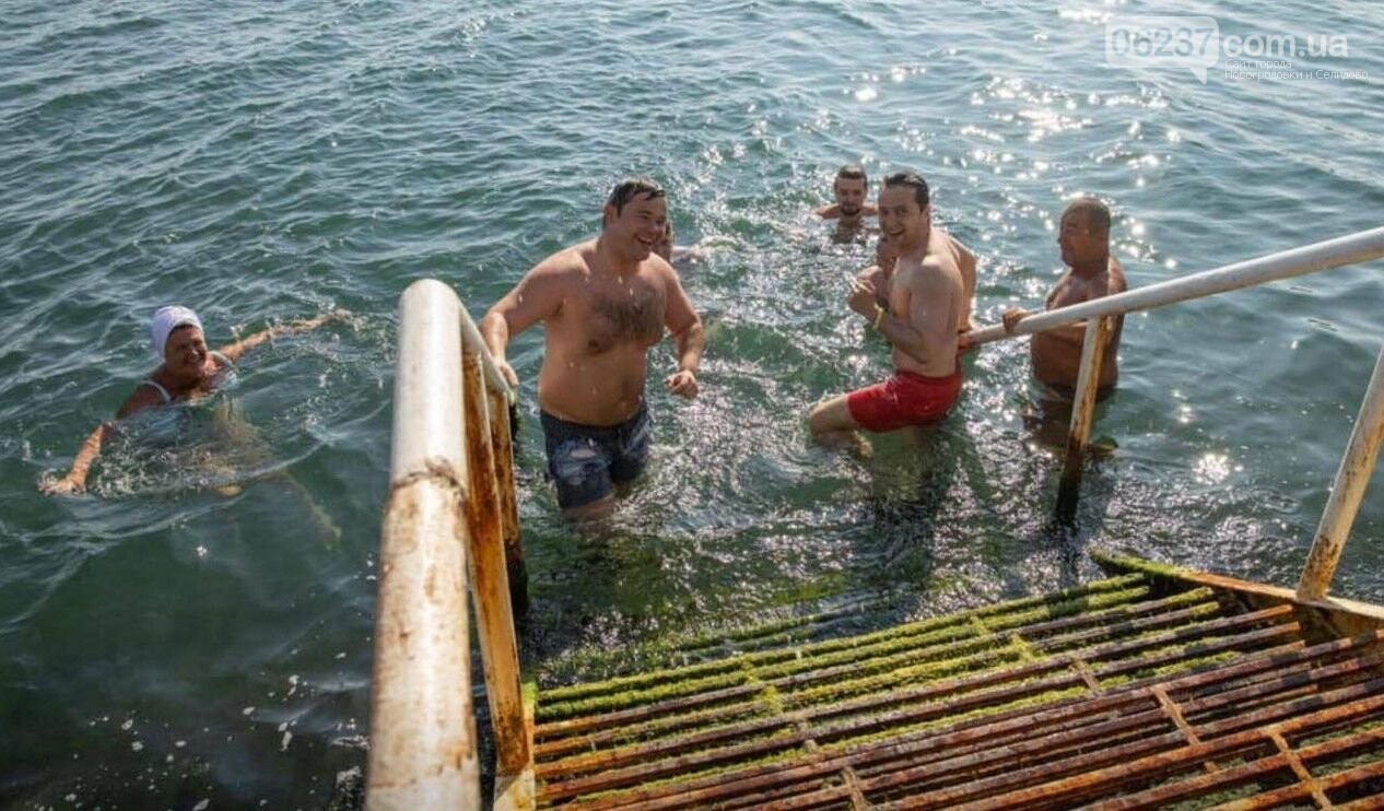 Зеленский со своей командой искупался в Черном море в Одессе, фото-3 Зеленский со своей командой искупался в Черном море в Одессе, фото-3