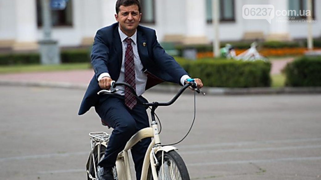 «Мне не разрешают»: Зеленский объяснил, почему не ездит на работу на велосипеде, фото-1