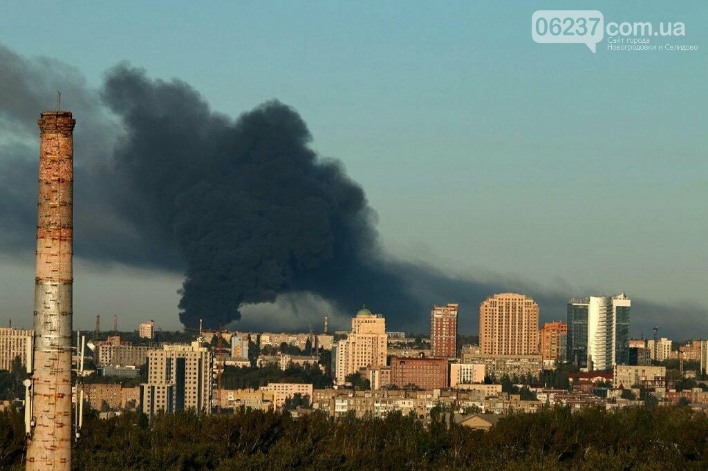 Из-за пожара и взрывов в оккупированном Донецке началась эвакуация, фото-1
