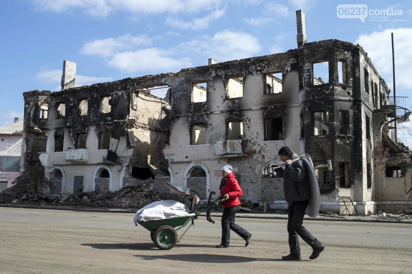 Воевать, отделить или дать автономию: как украинцы видят решение проблемы в Донбассе, фото-1