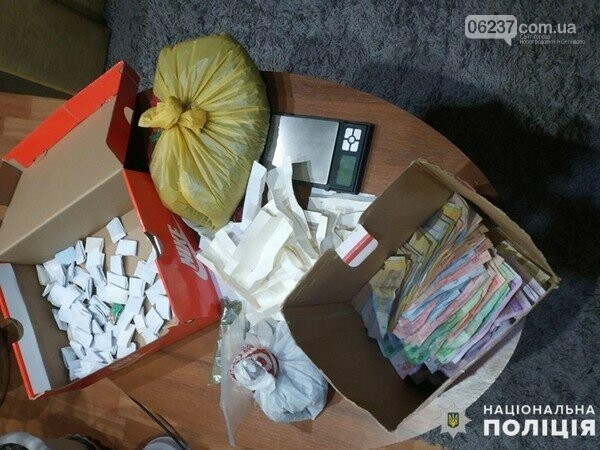 Стали известны подробности обыска у жителя Украинска, во время которого изъяли 4 килограмма наркотиков, фото-1