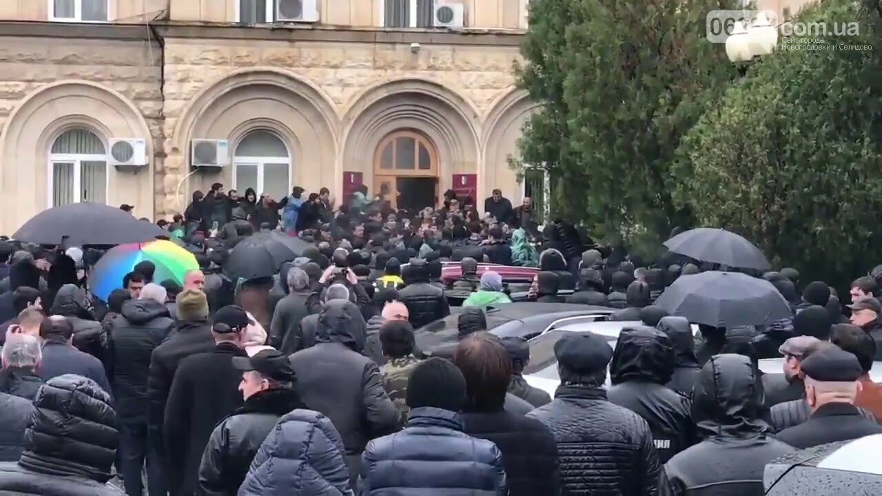 В Абхазии протестующие штурмовали здание администрации «президента», фото-1