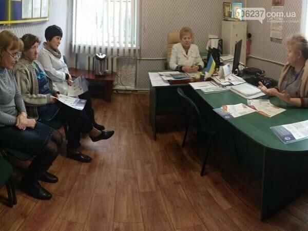 Работников Новогродовской больницы подготавливают к запланированному увольнению, фото-1
