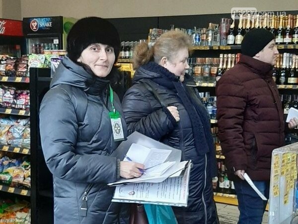 В Новогродовке провели профилактический рейд по торговым точкам города, фото-1