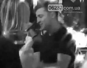 В Сети опубликовали видео с танцующим в ночном клубе Зеленским, фото-1