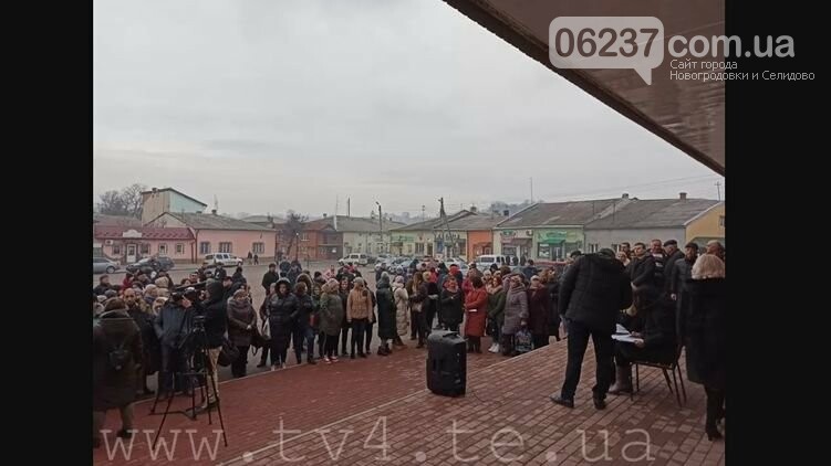 На трассе под Тернополем жители блокируют дороги, чтобы не пустить эвакуированных из Китая, фото-1