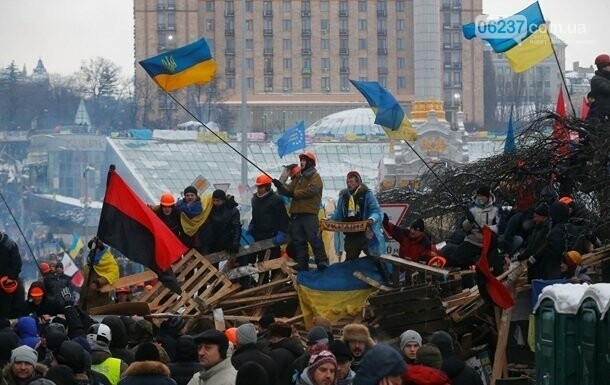 Майдан революцией считают менее половины украинцев, - СМИ, фото-1