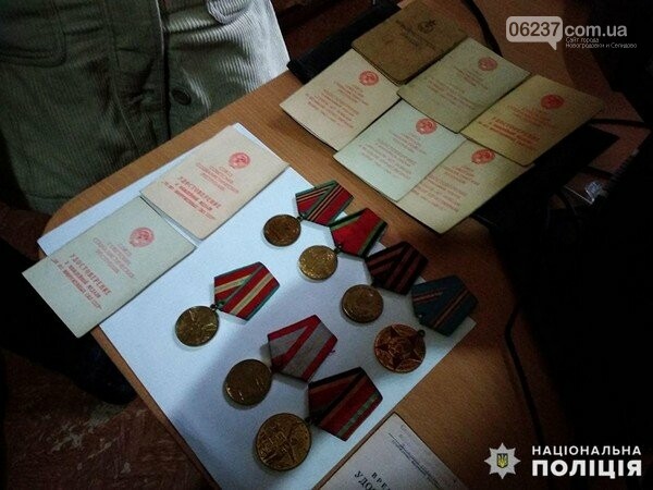 Жительнице Кураховки вернули украденные ценные ордена и медали, фото-1