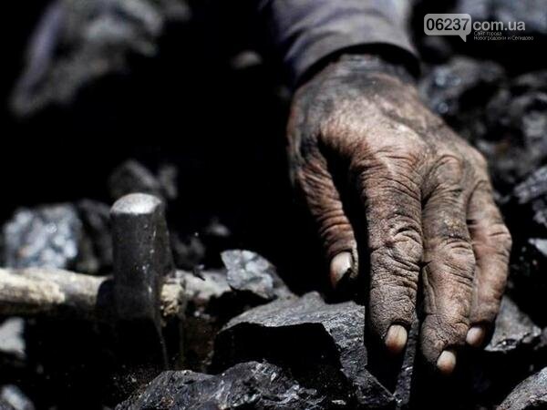 В Селидовскую больницу доставлен шахтер, который получил травму в результате обвала породы, фото-1