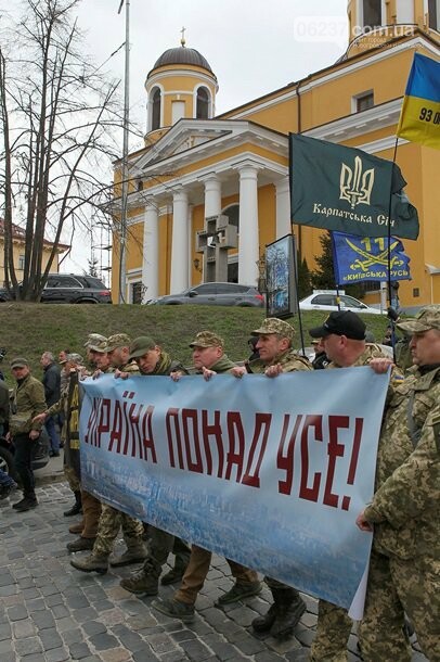 В Киеве тысячи людей собрались на марш добровольцев, фото-1