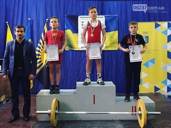Тяжелоатлет из Новогродовки завоевал «бронзу» на чемпионате области, фото-1