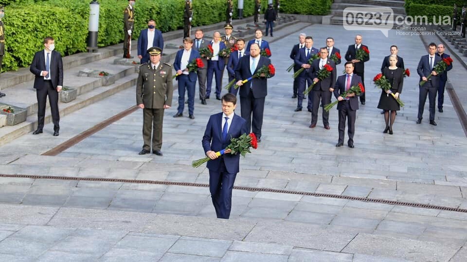 Глава парламента Украины Дмитрий Разумков поздравил украинцев с Днем Победы, фото-1