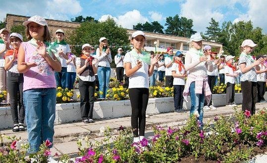 В Селидово роздають путівки у дитячі санаторії Маріуполя