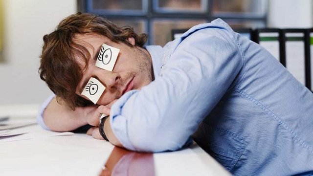 Як не заснути на роботі – 5 способів