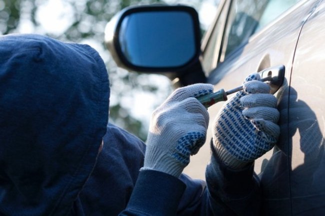 Житель Покровска совершил около 20 краж из автомобилей в Селидово и Новогродовке