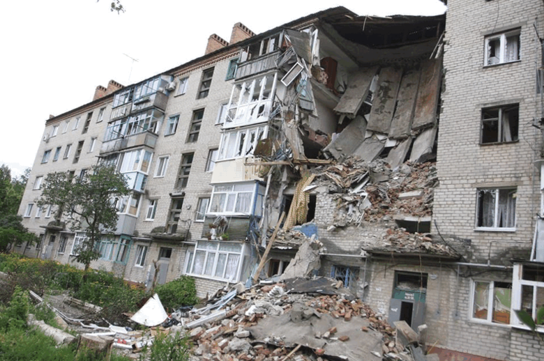 Енакиево Донецкая область обстрел. Донбасс и Луганск разрушенные города в 2014. Енакиево после обстрела. Донецк разрушенные многоэтажки.