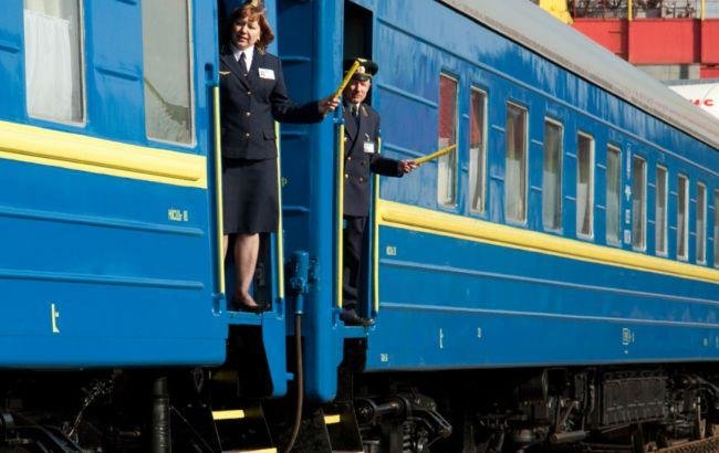 В ночных поездах с ноября начнут продавать первые блюда, сендвичи и десерты, - УЗ