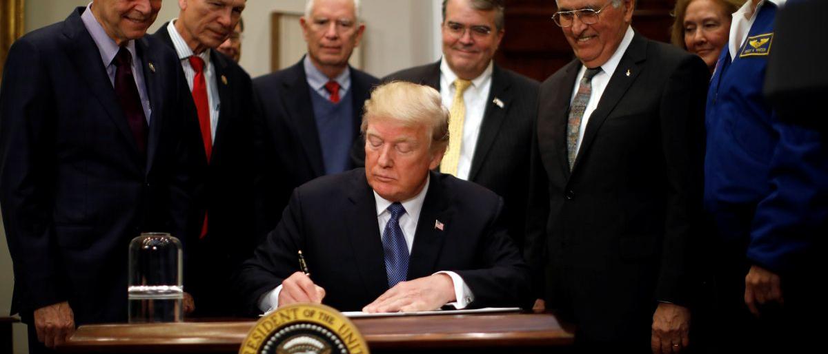 Трамп подписал оборонный бюджет, Украина получит $ 350 млн помощи