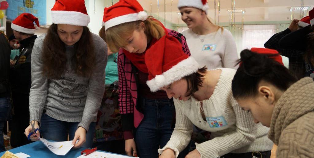 У Дніпрі запрацювала волонтерська "фабрика святого Миколая"