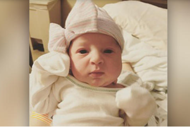 Женщина родила здоровую дочь из замороженного 24 года назад эмбриона