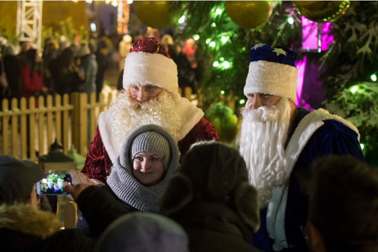 Кличко-Морозы вспомнили детство и поздравили украинцев с Новым годом и Рождеством