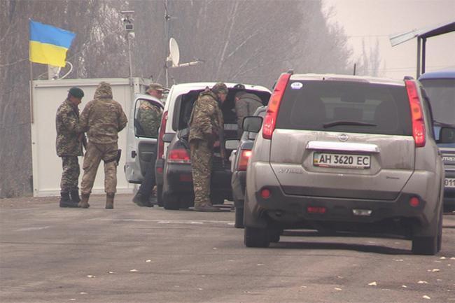 У Різдвяний Святвечір лінію розмежування на Донбасі перетнули 24 тис. осіб