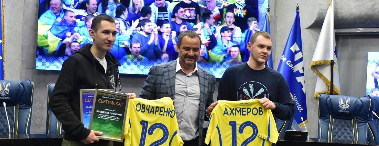 Освобожденным из плена боевиков ультрас "Зари" Овчаренко и Ахмерову предложили работу в Федерации футбола