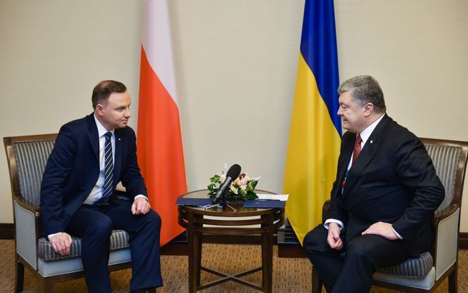 Порошенко назвал категорически неприемлемым польский закон о "бандеровской идеологии"