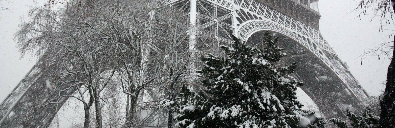 В Париже закрыли Эйфелеву башню