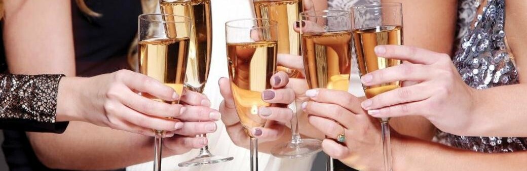 Уже завтра! Крепитесь, пацаны: интернет-шутки и фотожабы на тему 8 Марта