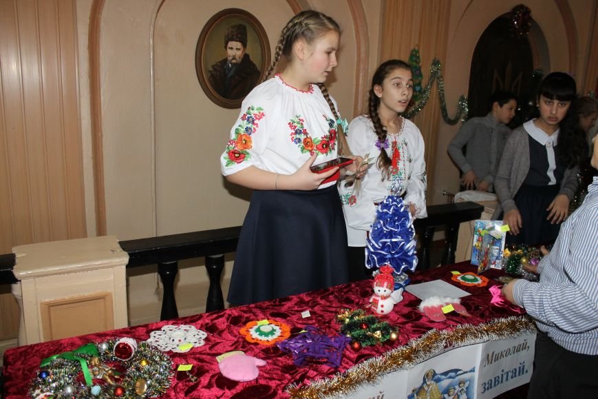 Святий Миколай дарує подарунки Новогродівським дітлахам, фото-1